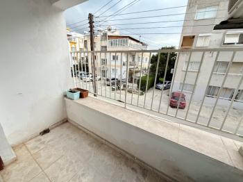 Girne Merkezde Türk Malı 2+1 Geniş Satılık Daire 