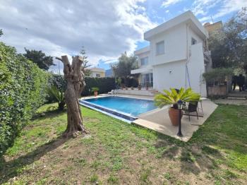 Yeşiltepe Bölgesinde Ozel Havuzlu Satılık Villa