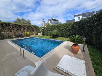 Yeşiltepe Bölgesinde Ozel Havuzlu Satılık Villa