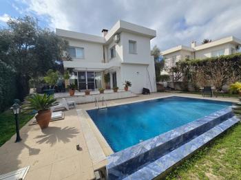 Yeşiltepe Bölgesinde Ozel Havuzlu Satılık Villa