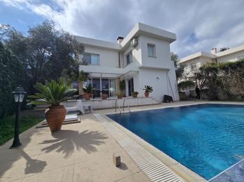 Yeşiltepe Bölgesinde Ozel Havuzlu Satılık Villa