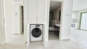 Tek Yetkili! Girne Lapta'da Denize Sıfır Sitede, Beyaz Eşyalı 2+1, Muhteşem Deniz Manzaralı Satılık Daire