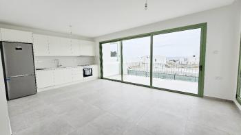 Tek Yetkili! Girne Lapta'da Denize Sıfır Sitede, Beyaz Eşyalı 2+1, Muhteşem Deniz Manzaralı Satılık Daire