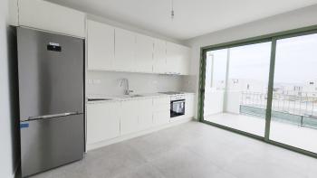 Tek Yetkili! Girne Lapta'da Denize Sıfır Sitede, Beyaz Eşyalı 2+1, Muhteşem Deniz Manzaralı Satılık Daire