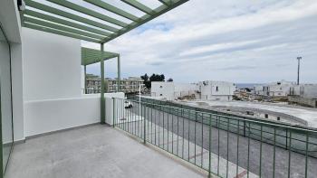 Tek Yetkili! Girne Lapta'da Denize Sıfır Sitede, Beyaz Eşyalı 2+1, Muhteşem Deniz Manzaralı Satılık Daire