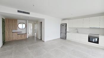 Tek Yetkili! Girne Lapta'da Denize Sıfır Sitede, Beyaz Eşyalı 2+1, Muhteşem Deniz Manzaralı Satılık Daire