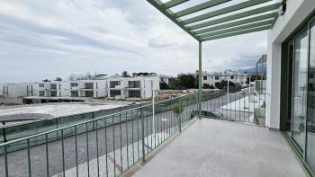 Tek Yetkili! Girne Lapta'da Denize Sıfır Sitede, Beyaz Eşyalı 2+1, Muhteşem Deniz Manzaralı Satılık Daire