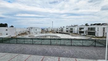 Tek Yetkili! Girne Lapta'da Denize Sıfır Sitede, Beyaz Eşyalı 2+1, Muhteşem Deniz Manzaralı Satılık Daire