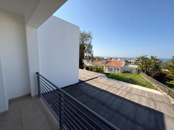Girne Edremitte Havuzlu ve Manzaralı Ensuite 3+1 Kiralık Eşyasız Villa 