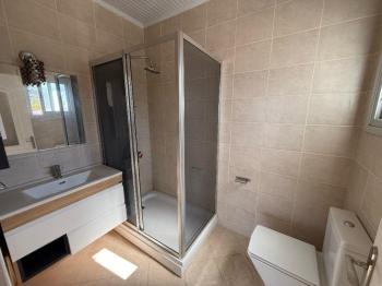 Girne Edremitte Havuzlu ve Manzaralı Ensuite 3+1 Kiralık Eşyasız Villa 