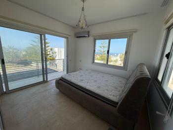 Girne Edremitte Havuzlu ve Manzaralı Ensuite 3+1 Kiralık Eşyasız Villa 