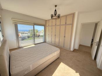 Girne Edremitte Havuzlu ve Manzaralı Ensuite 3+1 Kiralık Eşyasız Villa 