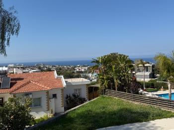 Girne Edremitte Havuzlu ve Manzaralı Ensuite 3+1 Kiralık Eşyasız Villa 