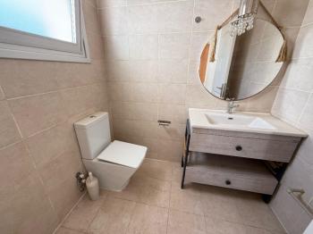 Girne Edremitte Havuzlu ve Manzaralı Ensuite 3+1 Kiralık Eşyasız Villa 