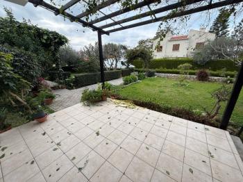 Girne Karaoğlanoğlunda Havuzlu Sitede Kiralık 3+1 İkiz Ev 