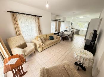 Girne Karaoğlanoğlunda Havuzlu Sitede Kiralık 3+1 İkiz Ev 