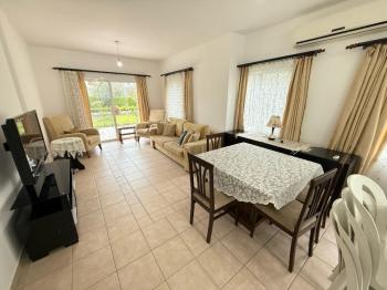 Girne Karaoğlanoğlunda Havuzlu Sitede Kiralık 3+1 İkiz Ev 