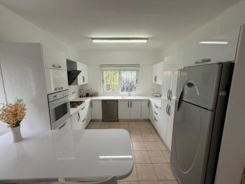 Girne Karaoğlanoğlunda Havuzlu Sitede Kiralık 3+1 İkiz Ev 