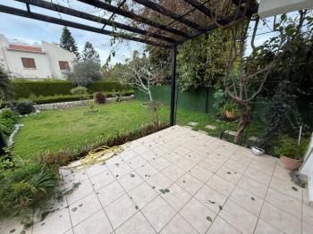 Girne Karaoğlanoğlunda Havuzlu Sitede Kiralık 3+1 İkiz Ev 