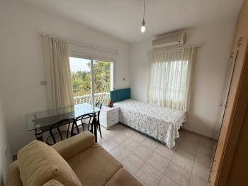 Girne Karaoğlanoğlunda Havuzlu Sitede Kiralık 3+1 İkiz Ev 