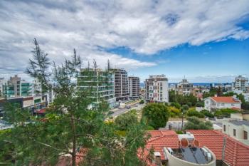Girne Merkez'de Kiralık Manzaralı 2+1 Lüks Daireler