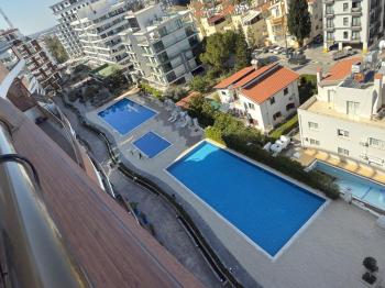 Girne’nin En Prestijli Sitesinde Full Deniz Manzaralı 4+1 Lüks Daire