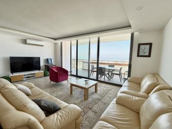 Girne’nin En Prestijli Sitesinde Full Deniz Manzaralı 4+1 Lüks Daire