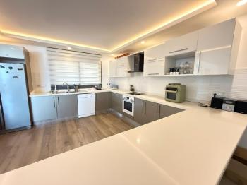 Girne’nin En Prestijli Sitesinde Full Deniz Manzaralı 4+1 Lüks Daire