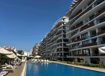 Girne’nin En Prestijli Sitesinde Full Deniz Manzaralı 4+1 Lüks Daire