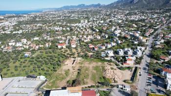 Kuzey Kıbrıs Girne Bellapais Bölgesinde Yer alan Satılık 5+1 Tripleks Villa 