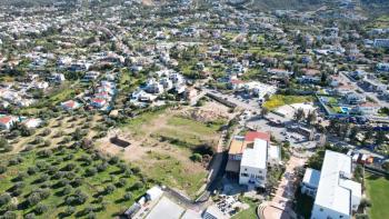Kuzey Kıbrıs Girne Bellapais Bölgesinde Yer alan Satılık 5+1 Tripleks Villa 