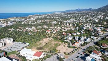 Kuzey Kıbrıs Girne Bellapais Bölgesinde Yer alan Satılık 5+1 Tripleks Villa 
