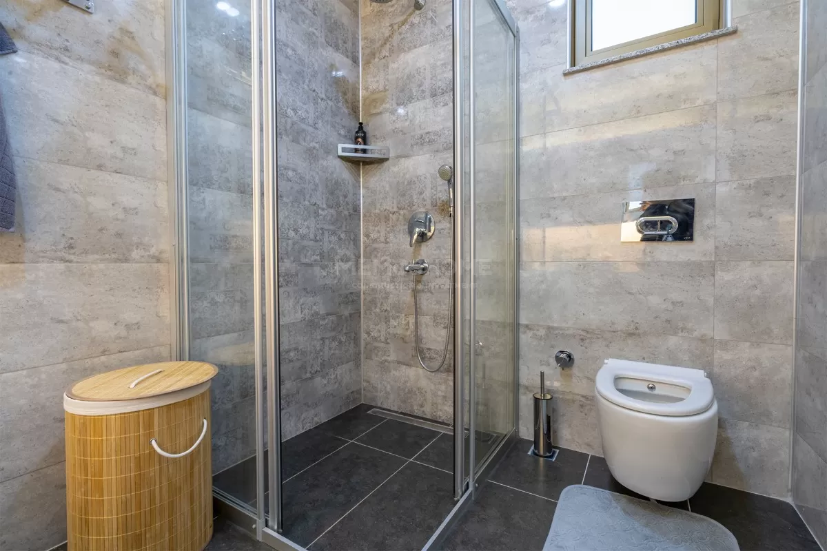 Stunning 3+1 with Full Sea