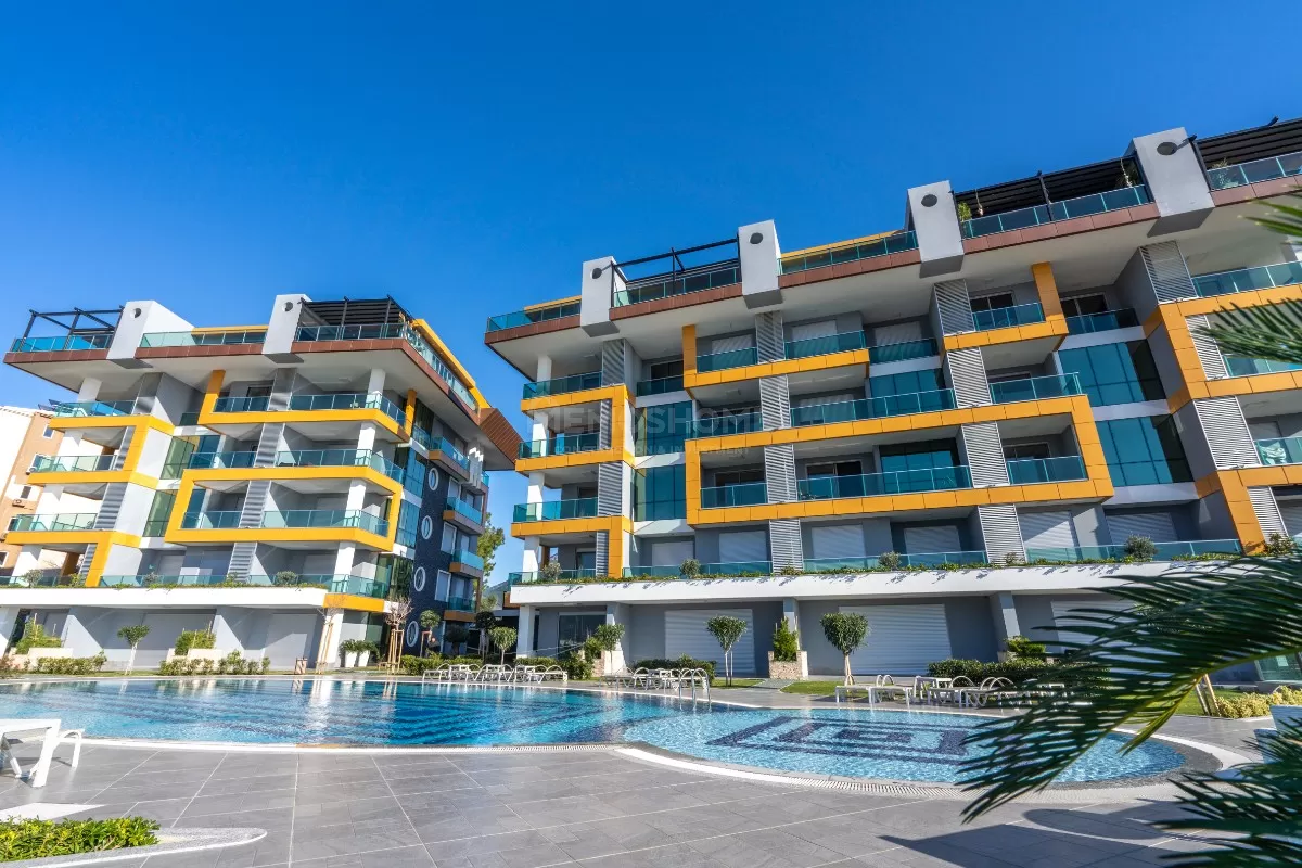 Stunning 3+1 with Full Sea