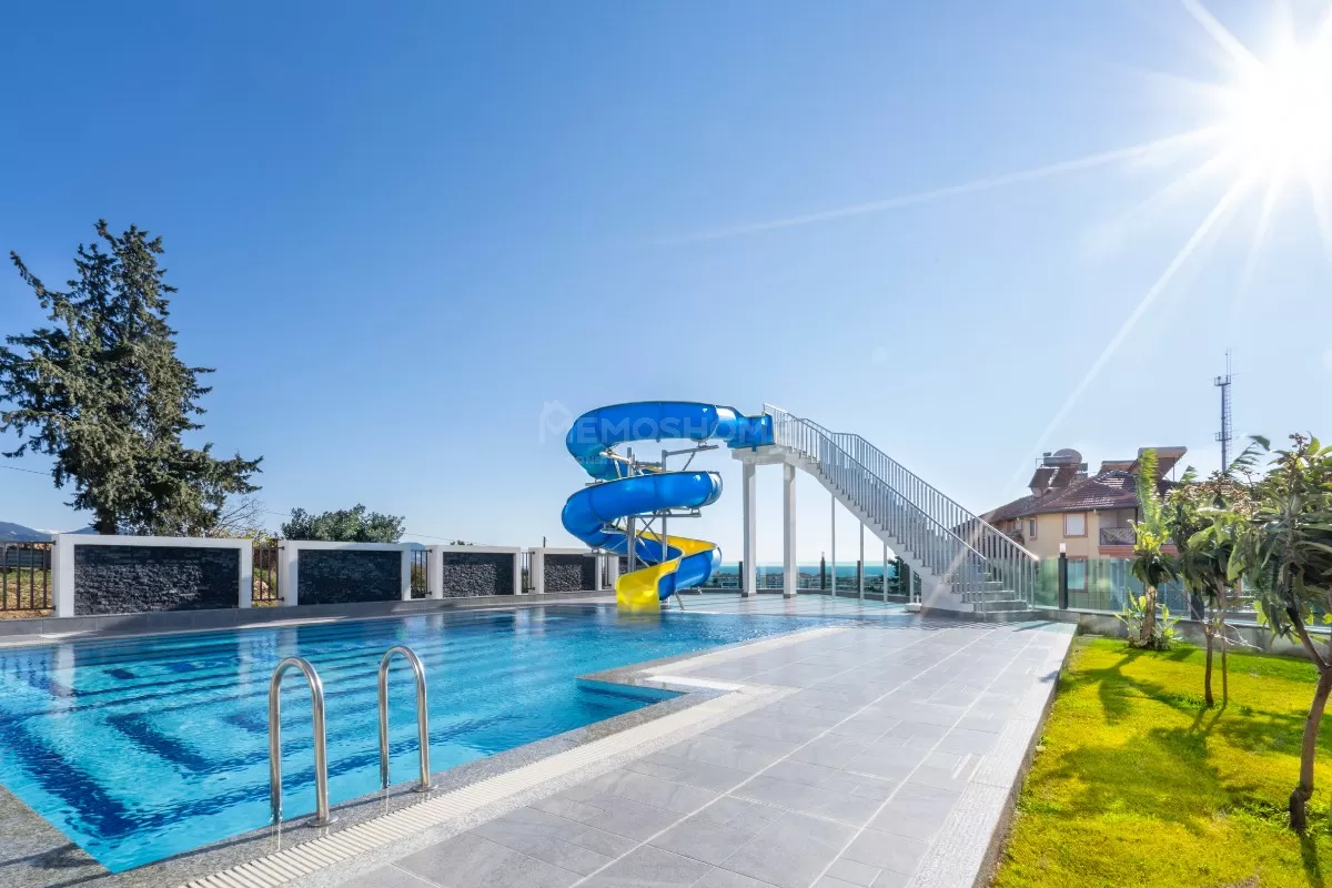 Stunning 3+1 with Full Sea