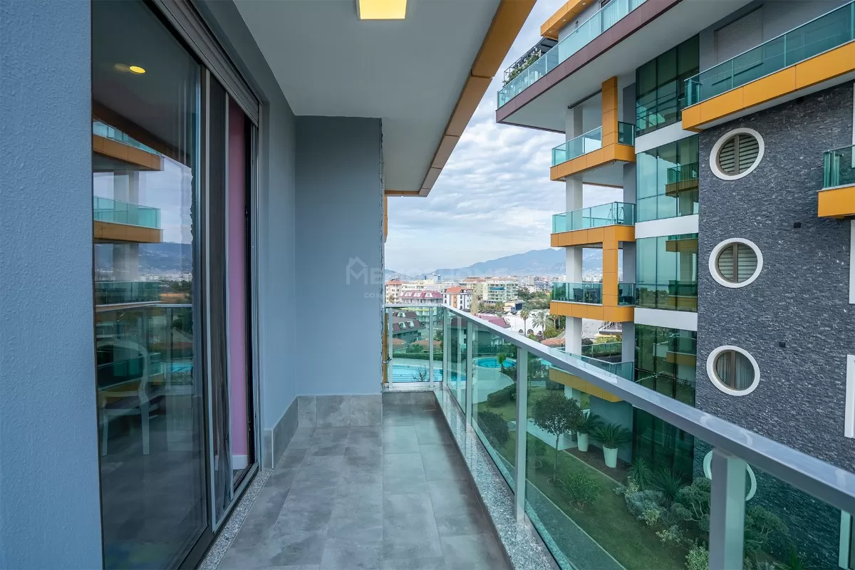 Stunning 3+1 with Full Sea