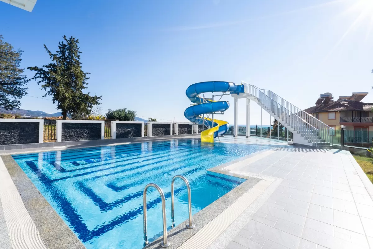 Stunning 3+1 with Full Sea