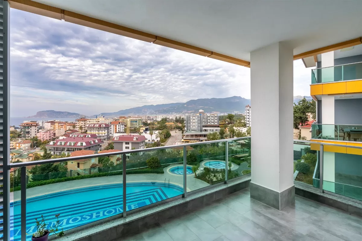 Stunning 3+1 with Full Sea