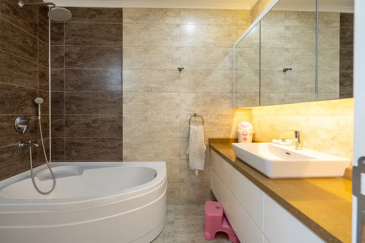 Stunning 3+1 with Full Sea