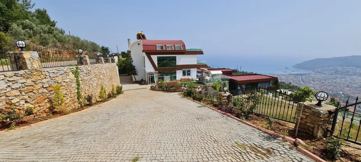 Superluxuriöse 5+1 Villa in Bektas