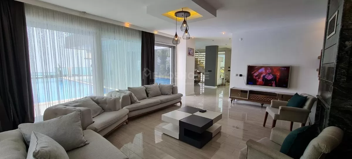Superluxuriöse 5+1 Villa in Bektas