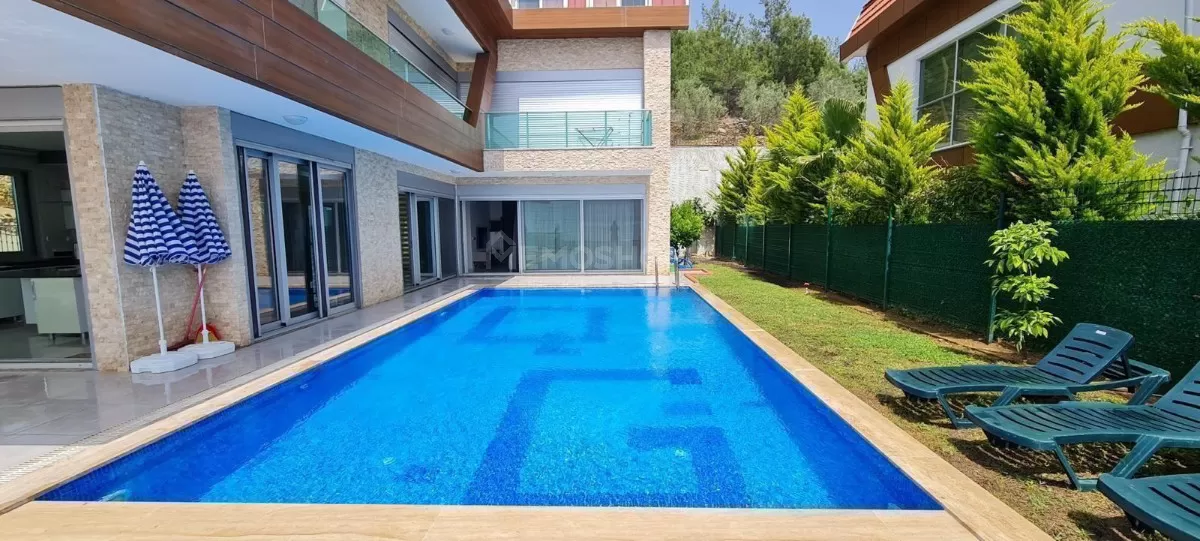Superluxuriöse 5+1 Villa in Bektas