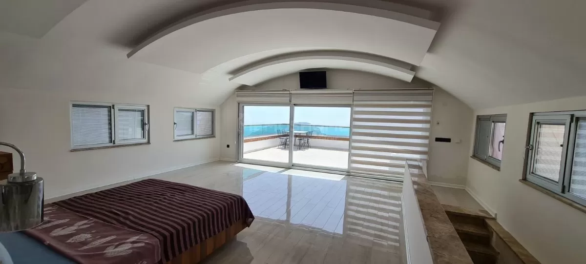 Superluxuriöse 5+1 Villa in Bektas