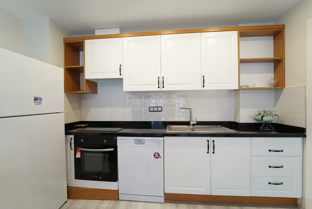 Romslig fullt møblert 2+1 med havutsikt