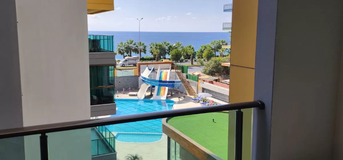 Romslig fullt møblert 2+1 med havutsikt