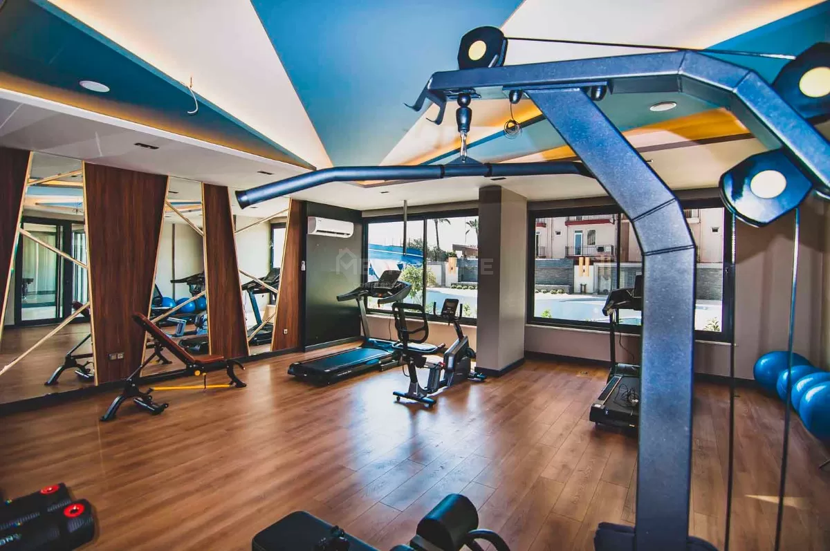 Romslig fullt møblert 2+1 med havutsikt