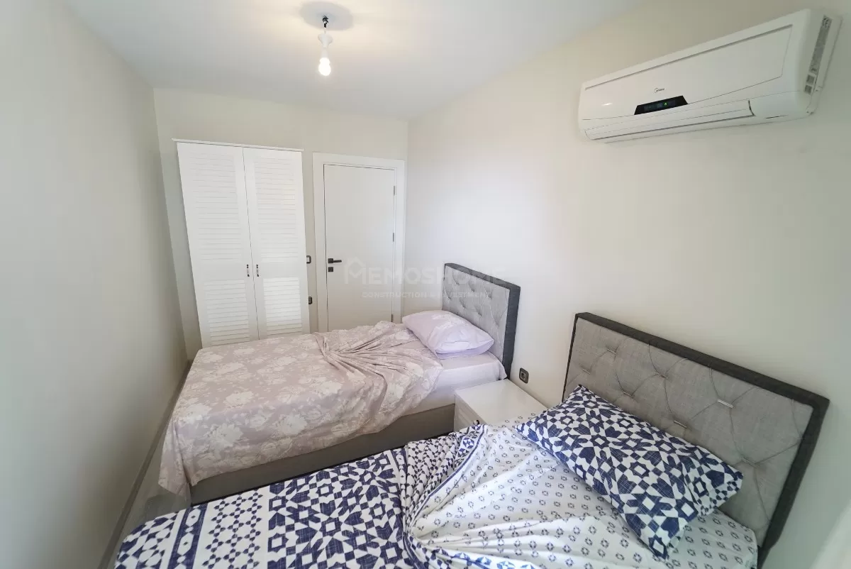 Romslig fullt møblert 2+1 med havutsikt