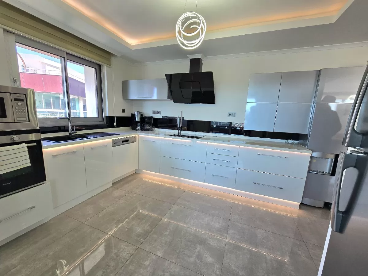 romslig 4+1 leilighet i Oba