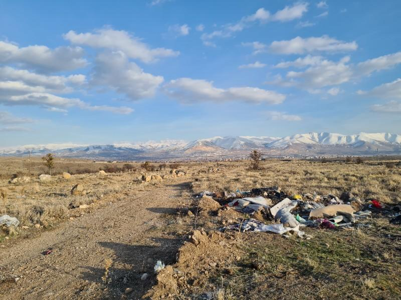 Niğde Taşlıca köyünde 7.5 dönüm sat bağ  (arsa)