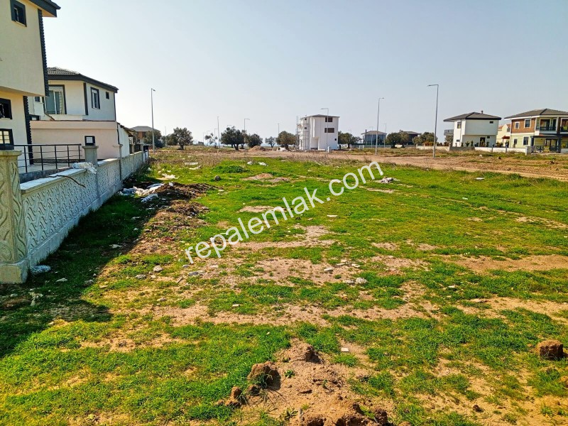 Ayvalık Altınova' da Satılık İmarlı Arsa.